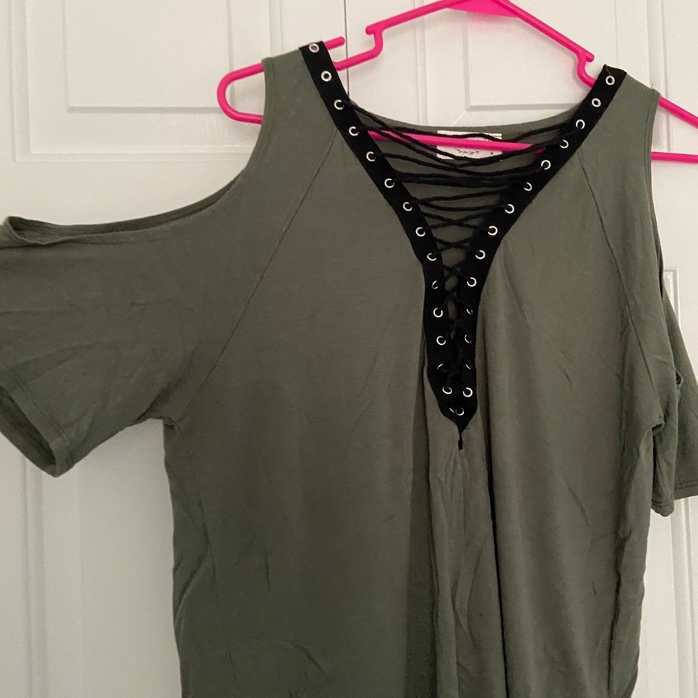 Shirt w/lace and “cold shoulder”